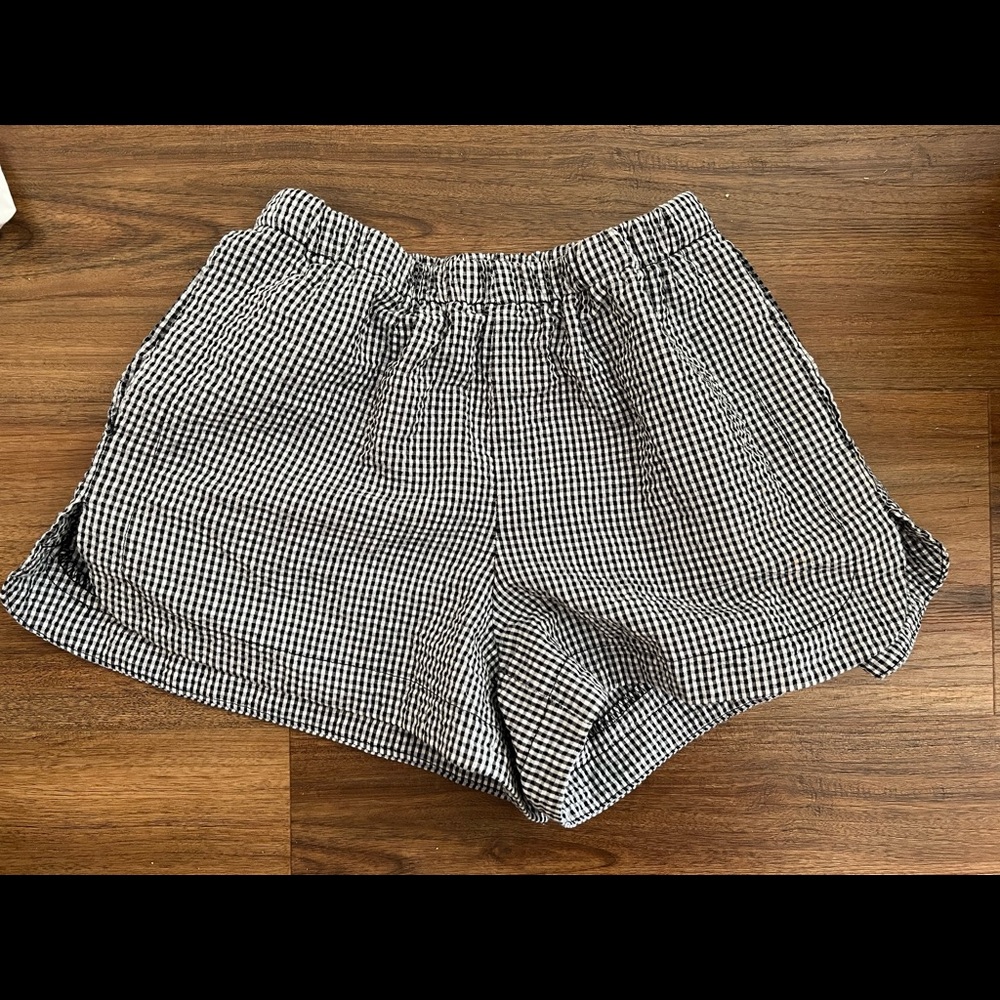 Brandy Melville shorts with pockets